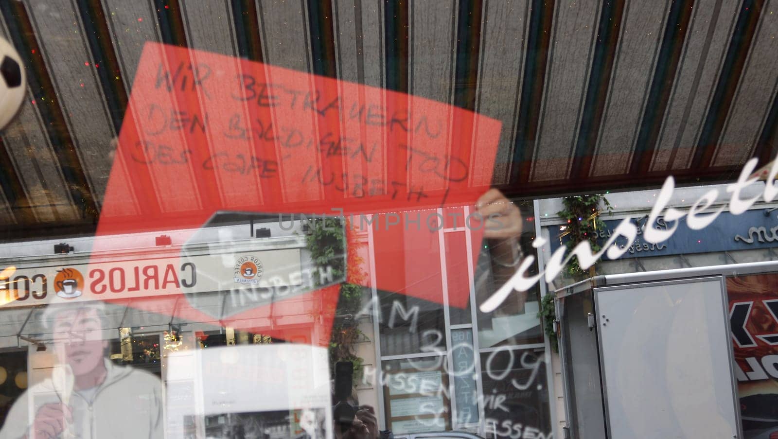 Cult pub The Insbeth in Ottensen before leaving The Insbeth closes forever. Gruende are speculative,creative as well as for residents of the district.,With a signature action via Facebook,posters in the window and list is protested about the closure of guests,severely disabled and long-term unemployed who work in in the Insbeth are unemployed,since the Inseth was and is for many a home.,the Insbeth one of the oldest and most popular cafes in Ottensen,the Insbeth staff consists mainly of part-time staff. that makes a Schickie Mickie restaurant out of it ? In the neighborhood there is a lot of rebuilding and new constructions !! The fact is also that the contract between the self-depute woman. S. and the Holsten Brewery. In general,the brewery leases all catering rentals with their subtenants to expire. The new tenants have to ask themselves for a main rental contract,the owner Frau.S. is not prepared to reach an agreement. Has the landlady found a tenant with a lot of money?  The hope that the situation has turned for the better has been dashed,will close on 30.09.2010. The landlady Ms. S. from Radekau does not want to launder the lease for reasons that are unexplained. the Insbeth has existed at this site since 1986. In 2006 the current Paechter Juergen Strelow took over the Insbeth .