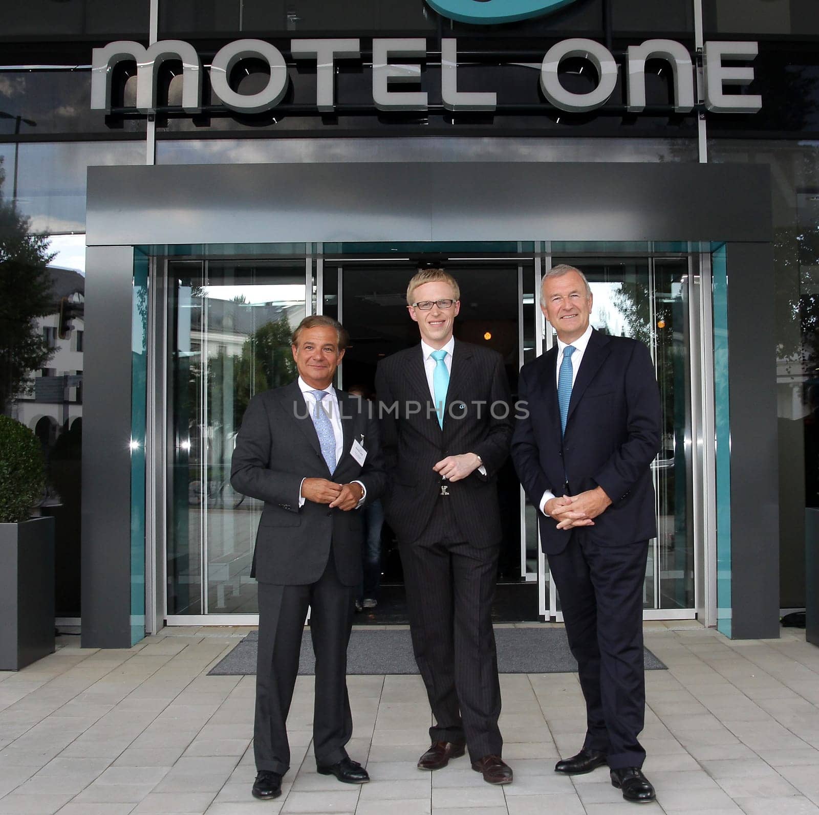 Opening of the hotel Motel One Hamburg /Philippe Weyland ( Managing Director) Henrik Göhring ( Director ) and Dieter Müller