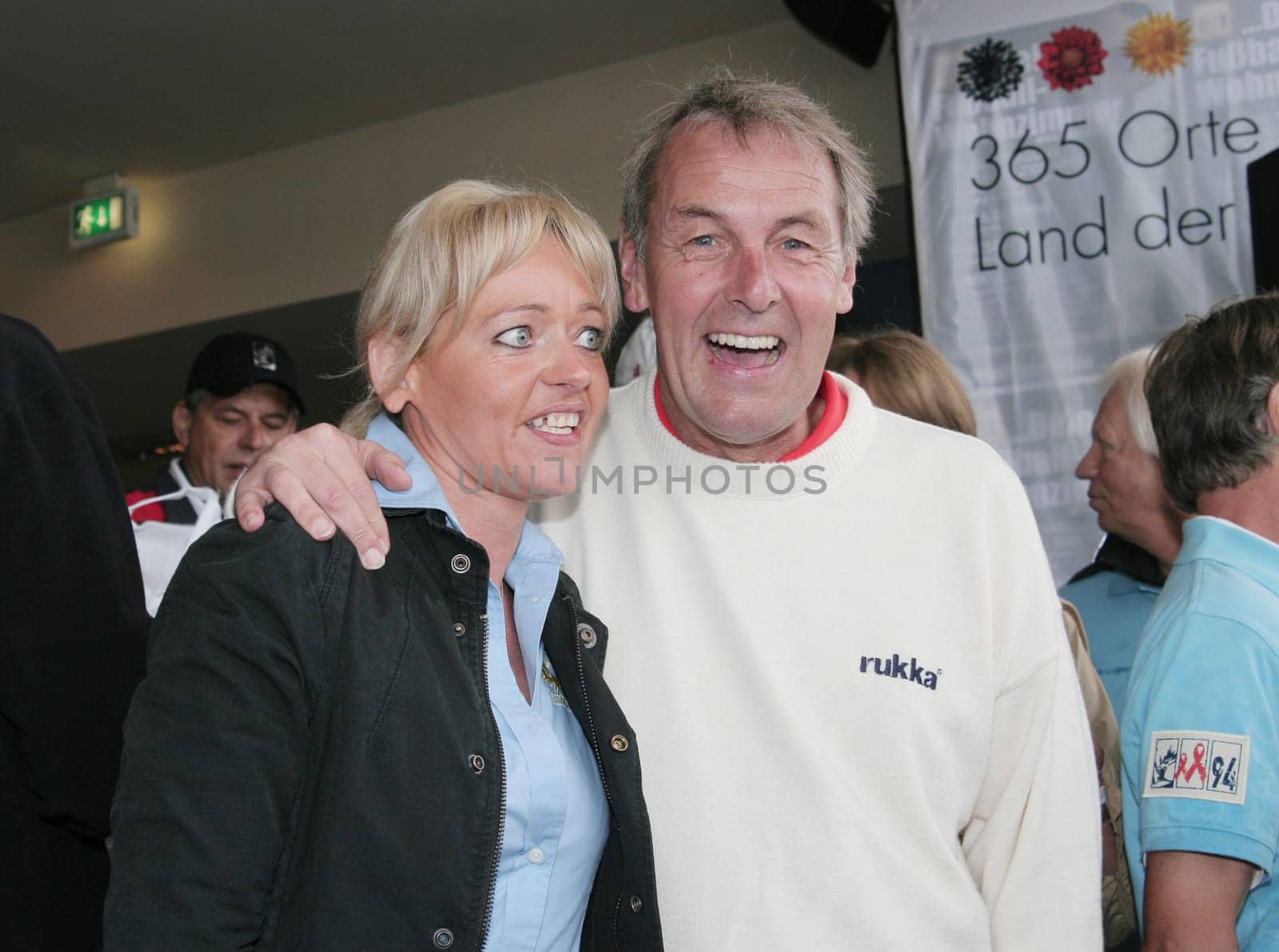 Joerg Wontorra & Heike Hinzkowski Dragon Boat Cup 2008 in favor of the Michael Stich Foundation .