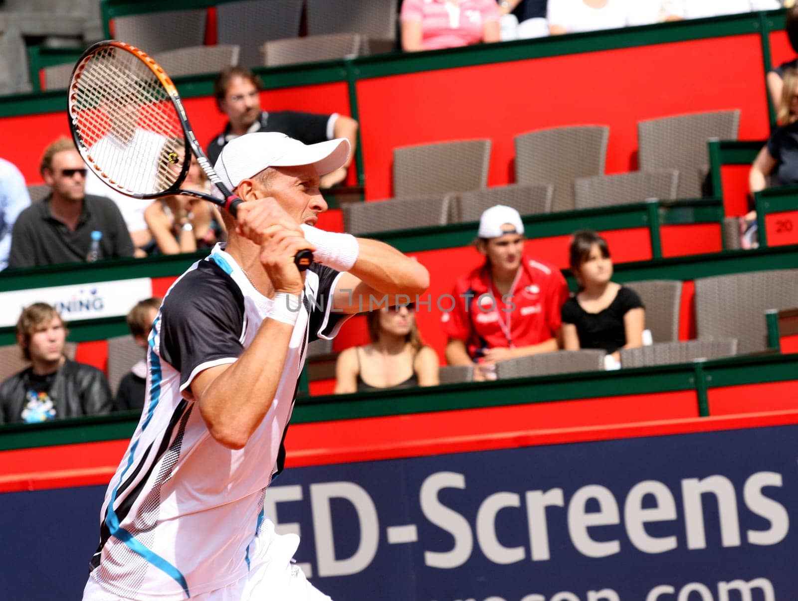 The Russian Nikolay Davydenko is the triumphant of the International German Open 2009 at The Rothenbaum in Hamburg. Davydenko prevailed in the final in front of 5400 spectators on the Center Court with 6:4,6:2 against Paul-Henri Mathieu from France. With the victory,Davydenko rewards himself for a strong tournament week at the Hamburg Outer Alster and enters with a prize money cheque for 228,000 euros...