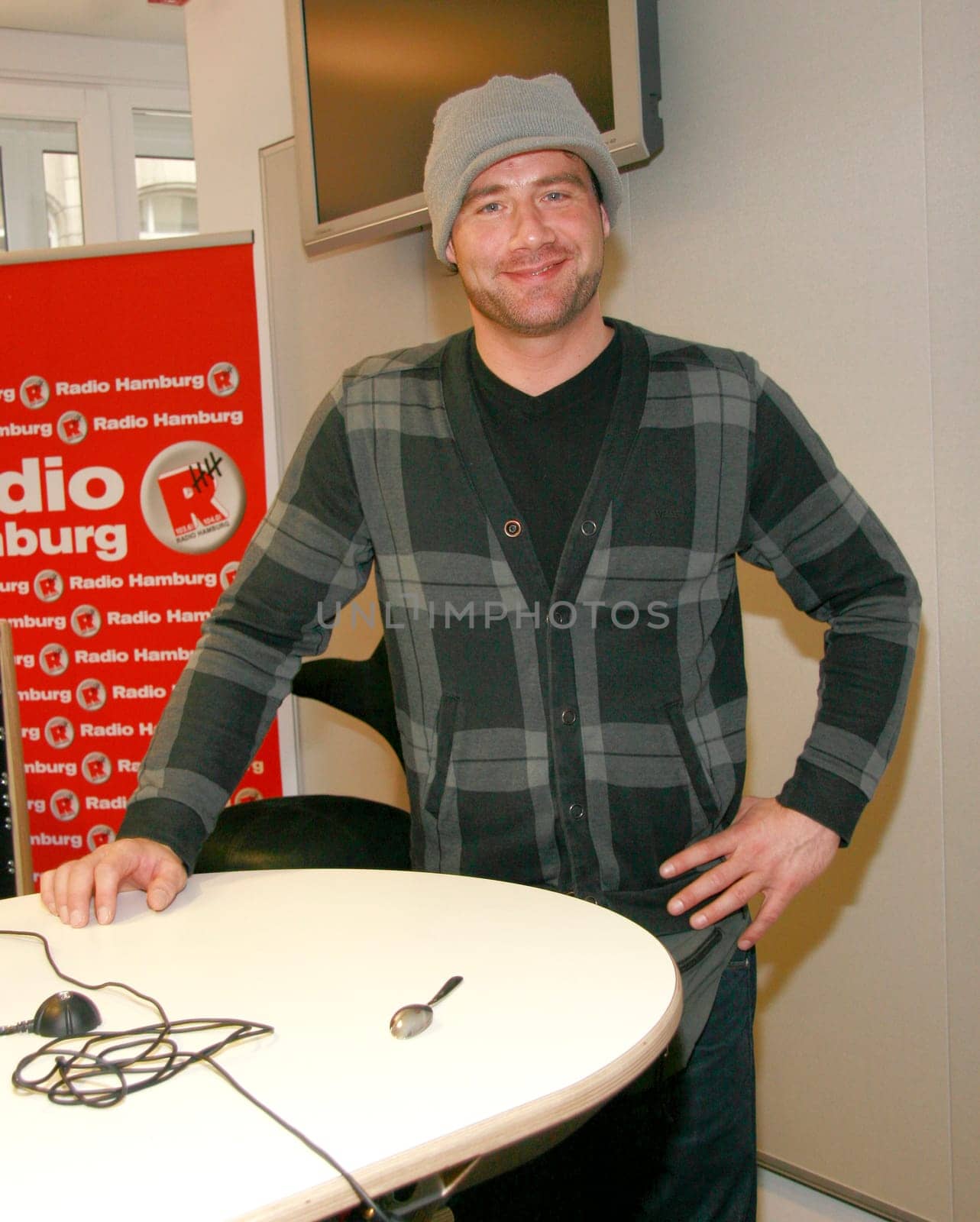 Pop singer Sasha live on Radio Hamburg Monday noon,the German singer and songwriter Sasha visited the studio of Radio Hamburg at Spitalerstraße 10. With presenter Birgit Hahn,Sasha talks about his new album "Good News On A Bad Day"",which will be released on February 27th. He will also sing his new single ""Please Please Please"" live and unplugged in the studio."