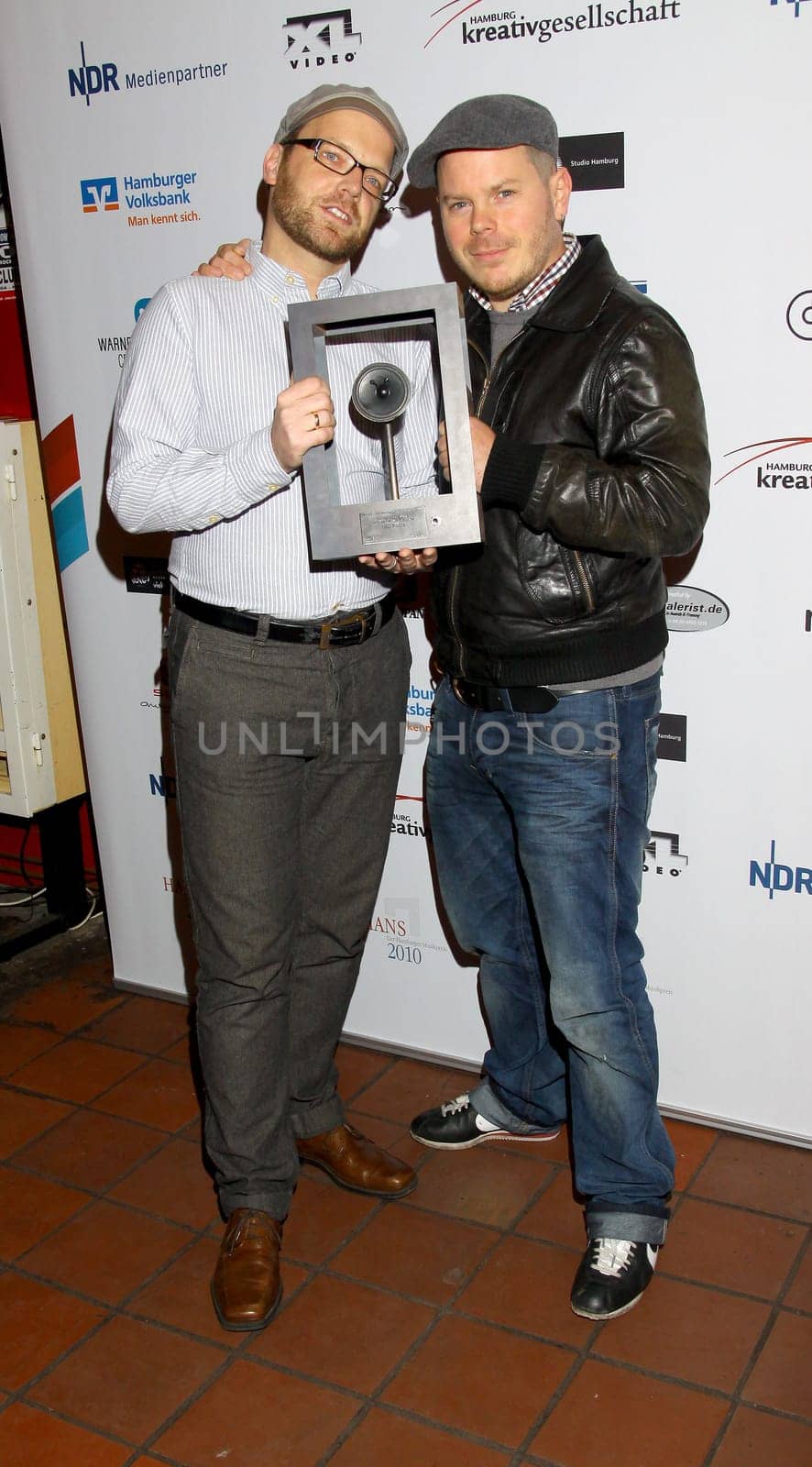 Fettes Brot ( Herausragende Kuenstlerentwicklung ) Boris Lauterbach und Jens Herrendorf Verleihung des Hamburger Musikpreis 2010 im Gruenspan am 16.11.2010