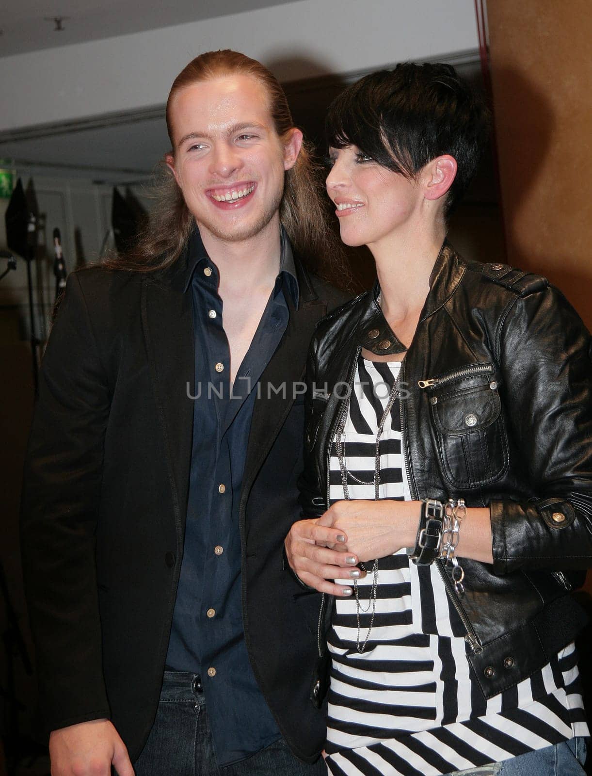 Benefit Gala « Event Prominent » - Modeling for a good cause ... Nov. 1,2009 on Sunday in Hamburg Actors,musicians,athletes and greats from politics met at the Grand Elysee Hotel / Nena and son sakias