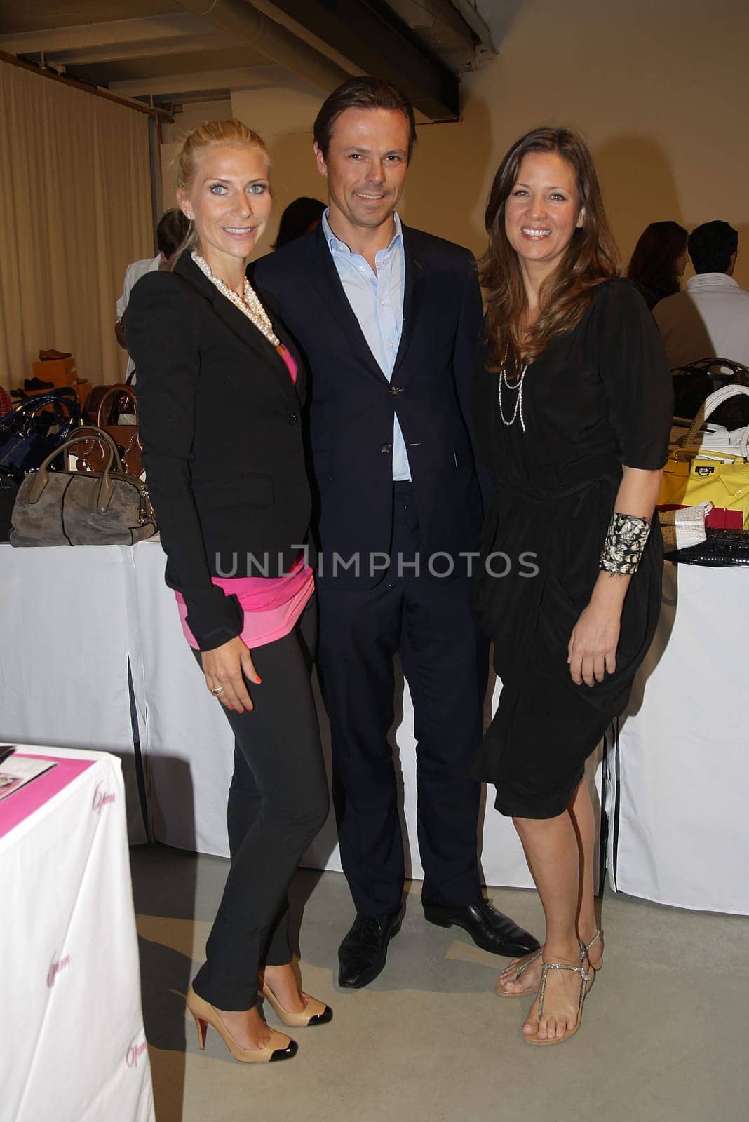 VIP-Pre-Sale-Event von GOLDENCARAVAN im Lichtwark Hamburg -Altona /Dana Schweiger,Martin Gruschka  und   Daniela Oetker