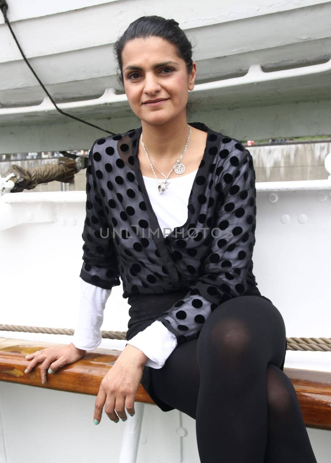 Europas groeßtes Parfuemerieunternehmen Douglas laedt zum Beauty-Lunch inmaritimer Atmosphaere. Erleben Sie mit uns am 20. Mai 2010 auf der RickmerRickmers im Hamburger Hafen die schönste Soap-Opera der Welt  Dreams in asoap bubble anschließend gings zur Schaufensterbesichtigung in die Douglas Filialen Moenkebergstrasse und Neuer Wall/   Leyla Piedayesh
