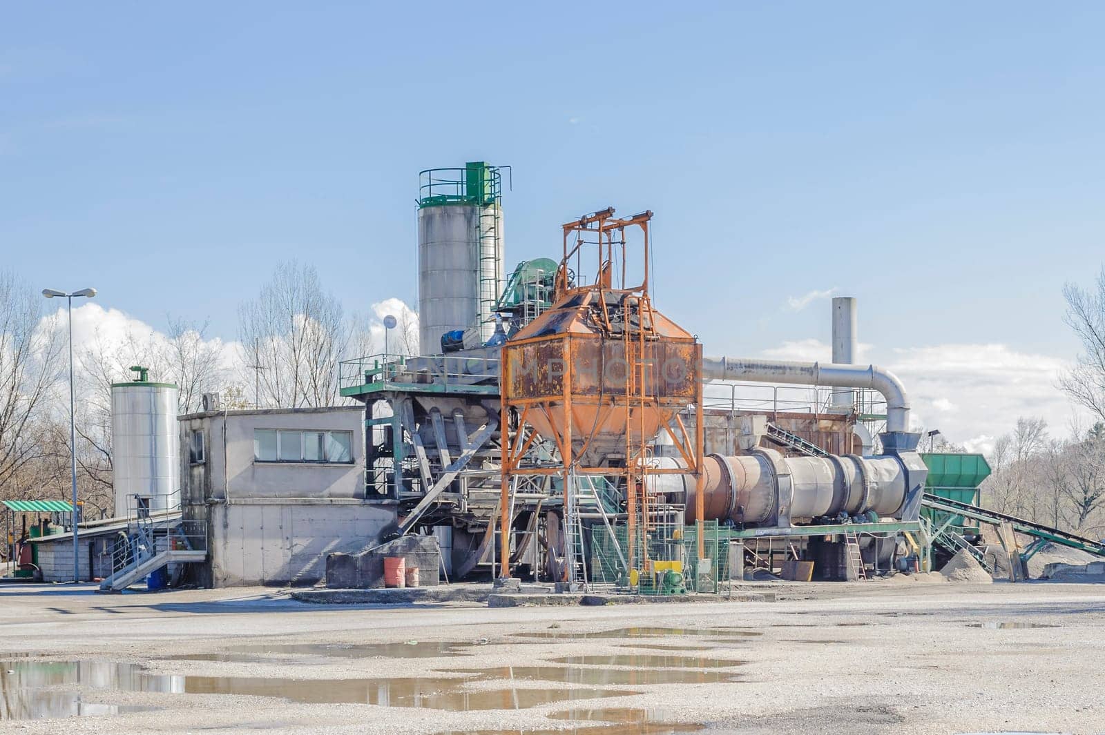 Gravel washing plant for concrete production and construction activities.
