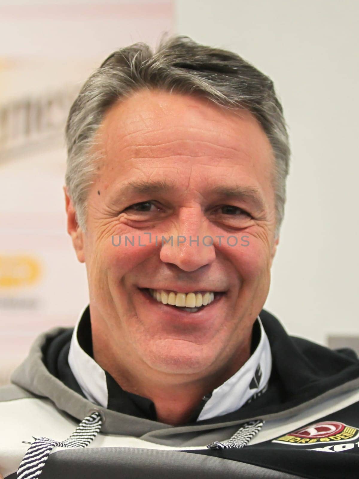 Head coach Uwe Neuhaus (SG Dynamo Dresden) 3rd league season 2015/2016 point game Hallescher FC against SG Dynamo Dresden