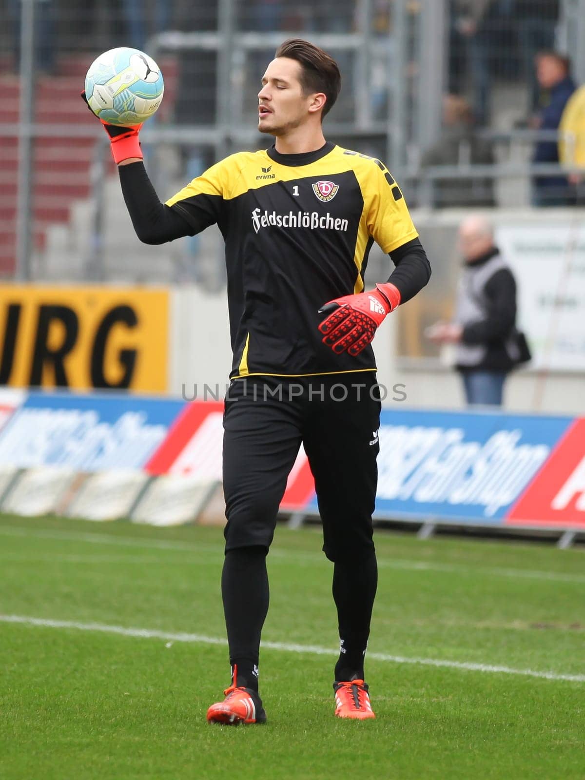 Goalkeeper Janis Blaswich (SG Dynamo Dreden) 3rd League Season 2015/2016 Point game Hallescher FC against SG Dynamo Dresden