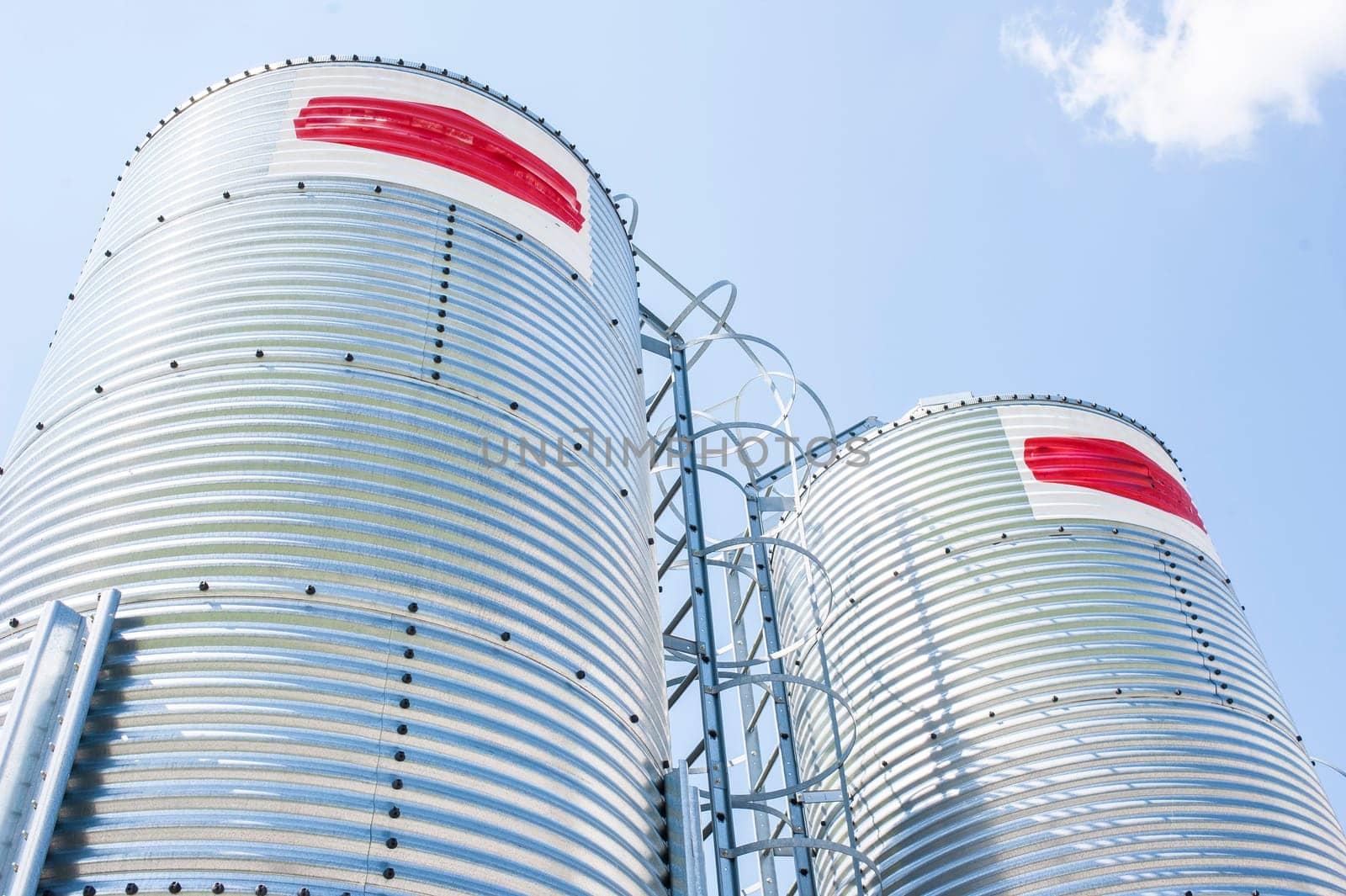 Silos for the storage of flour for food