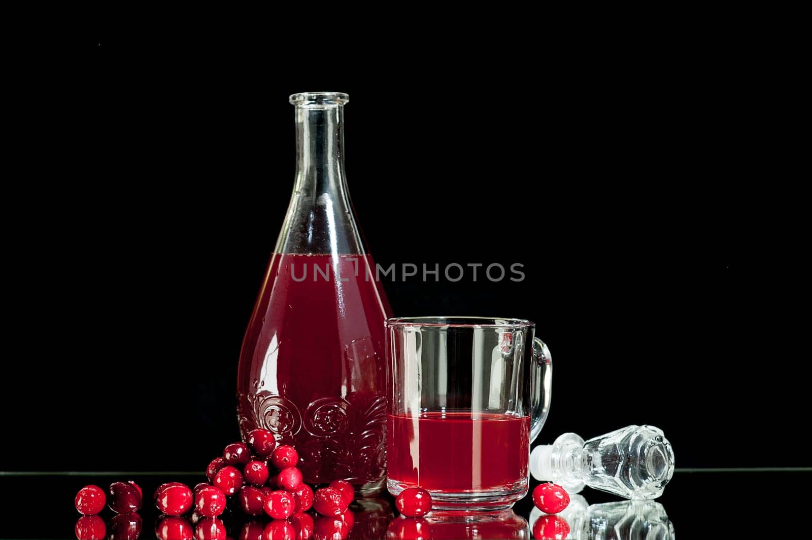 Red liquor, cranberry juice, cranberry juice Isolated on a black background.