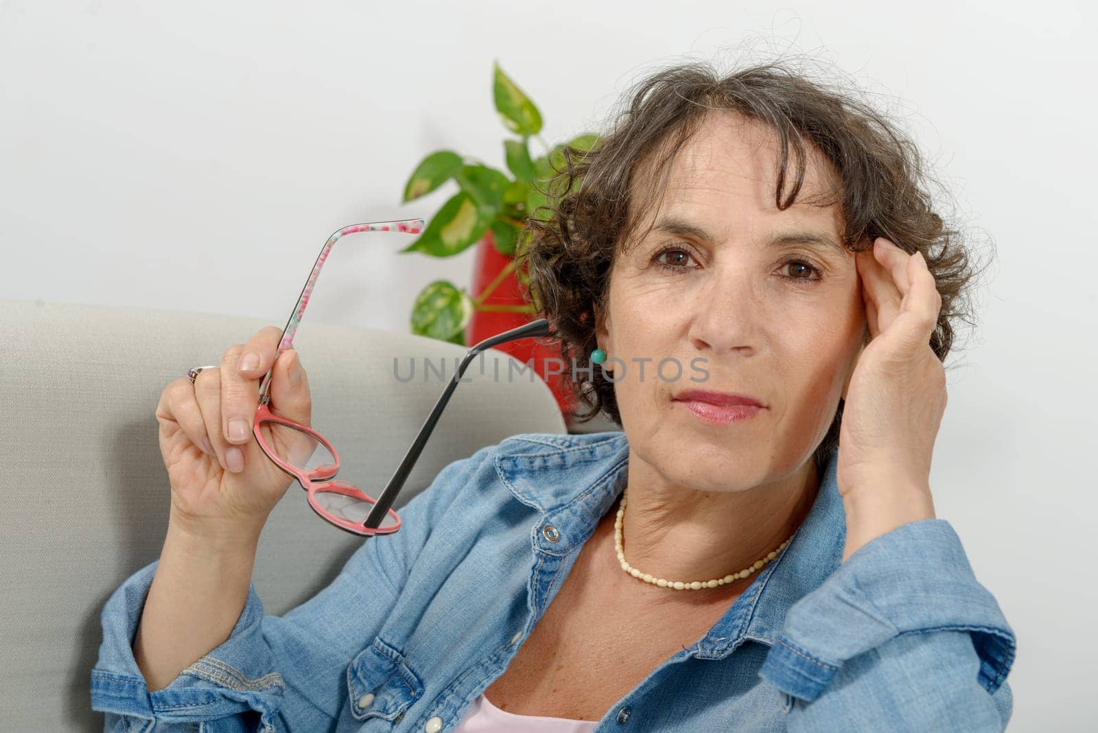 a middle-aged woman has headache