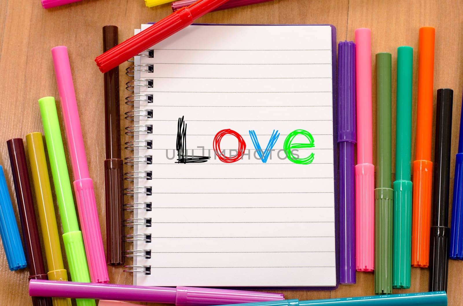 Felt-tip pen and notepad on a wooden background