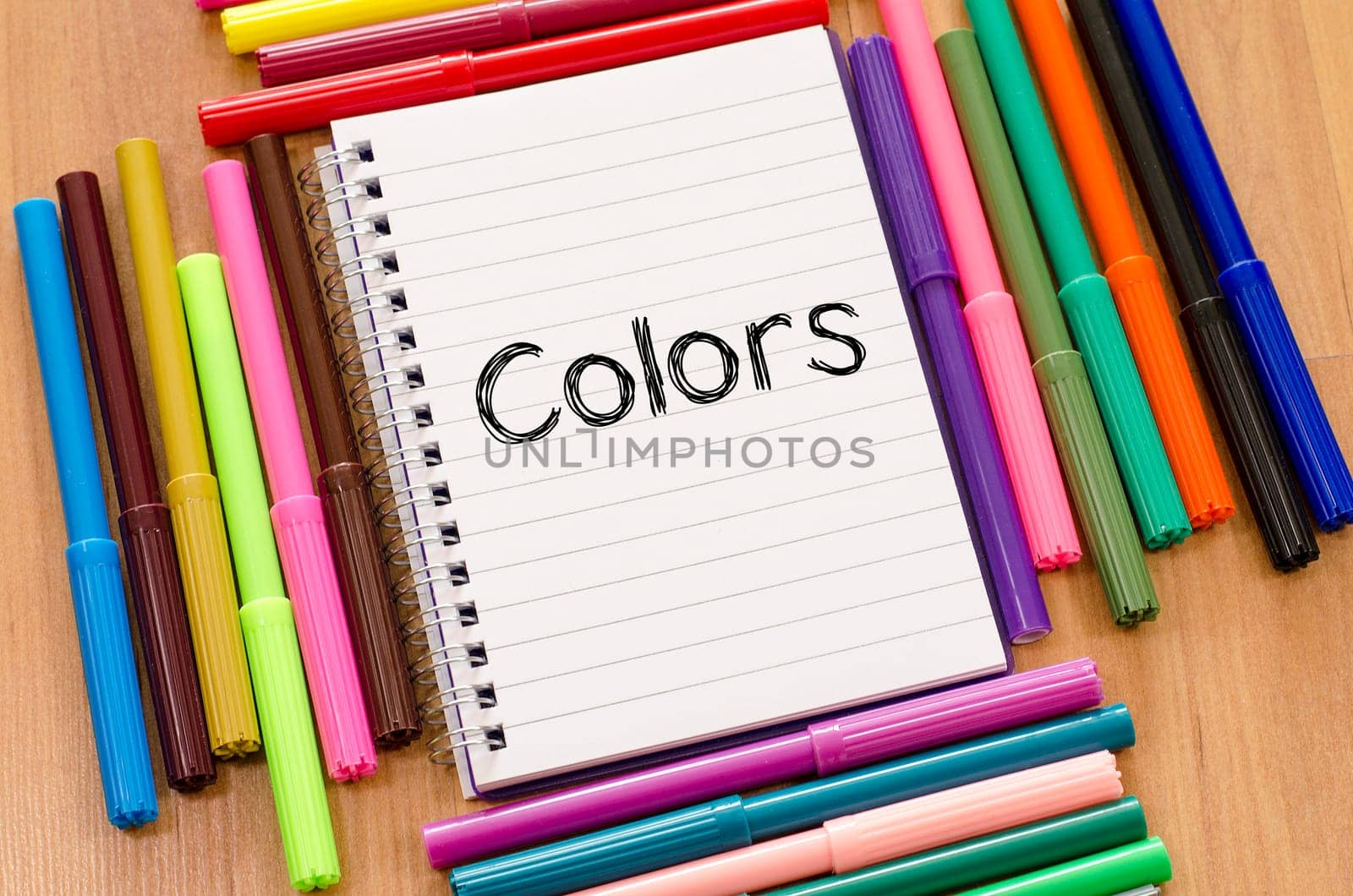 Felt-tip pen and notepad on a wooden background
