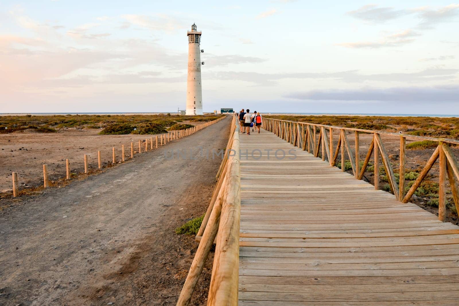 Photo Picture of an Old Lighthouse near the Sea