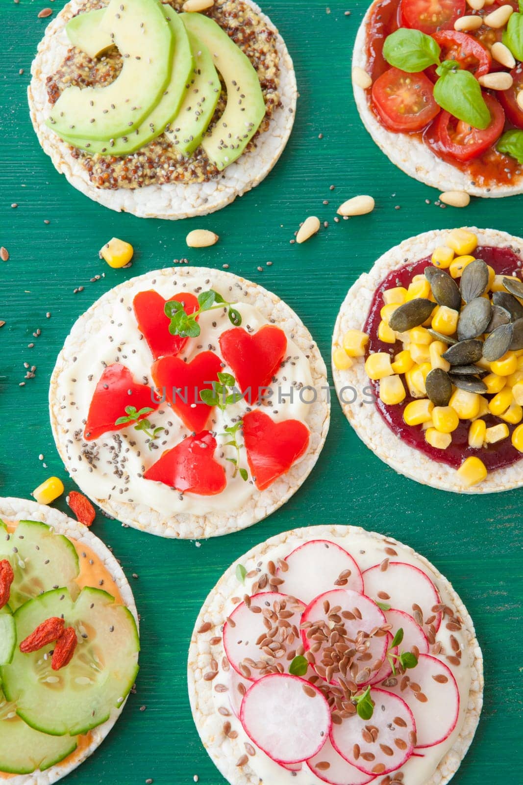 Round resiwaffels with colorful spread and toppings
