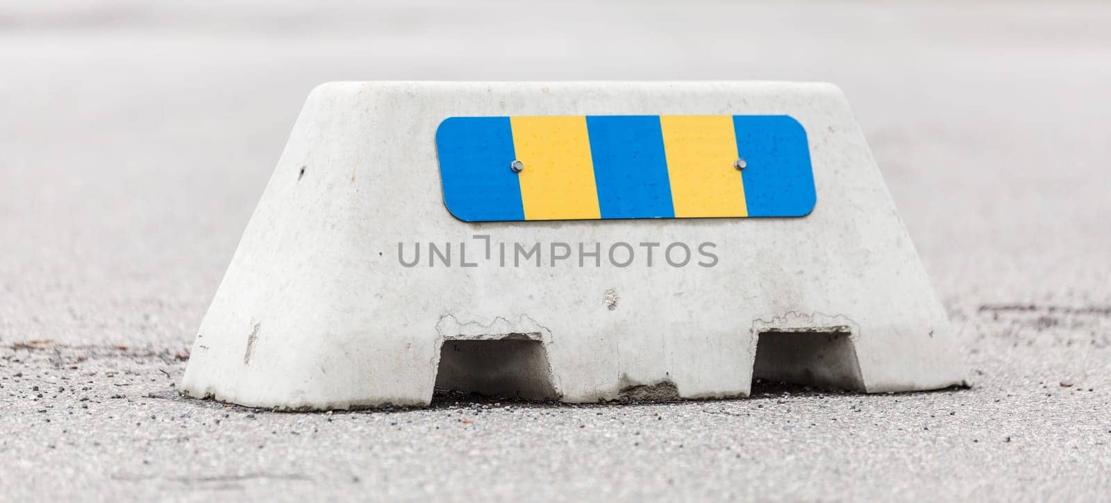 Jersey Barrier with Retroreflector.