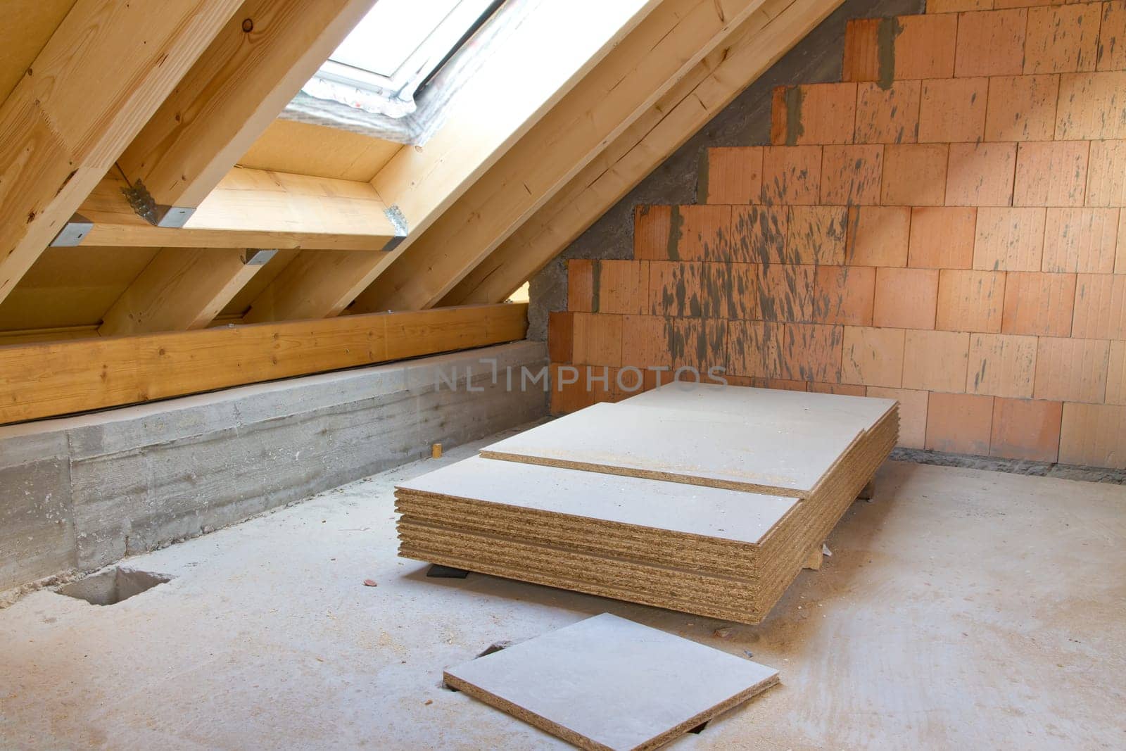 Roof truss in a new building