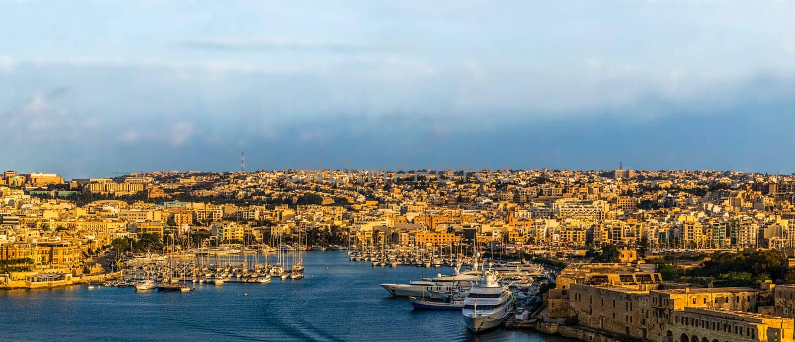 Early in the morning over dockyard creek harbor