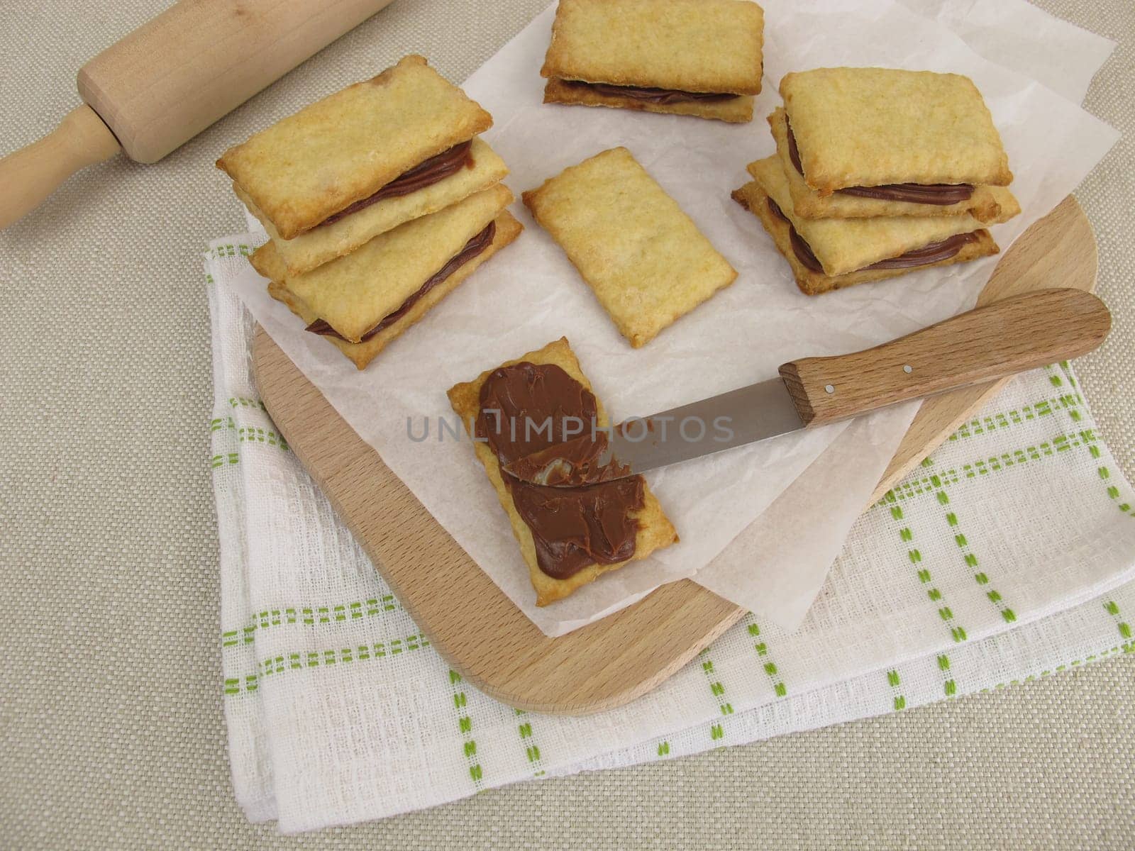 Biscuits filled with chocolate cream