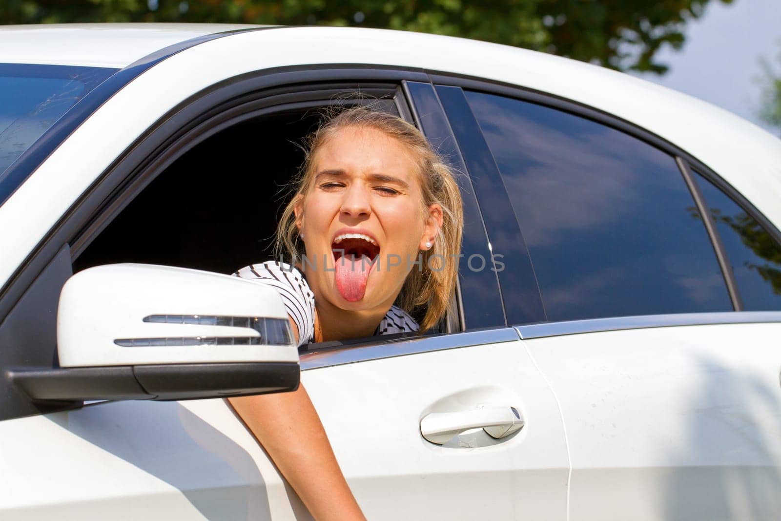 Motorist sticks out tongue