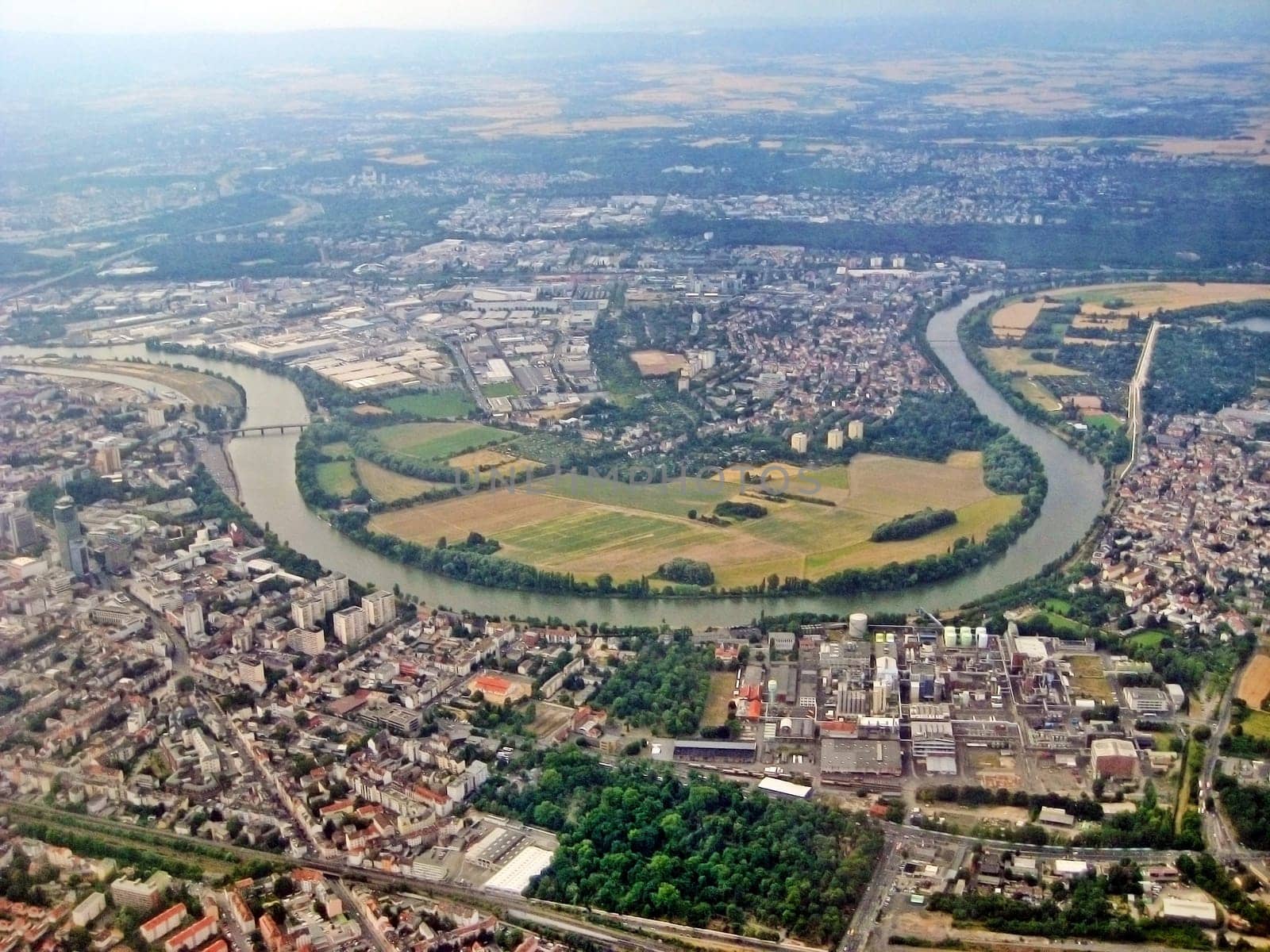 River Main with loop - Frankfurt district Fechenheim, Offenbach am Main in foreground