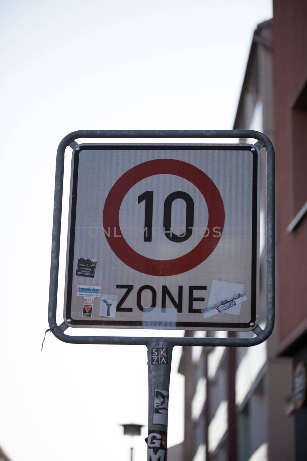 traffic sign 10 km/h