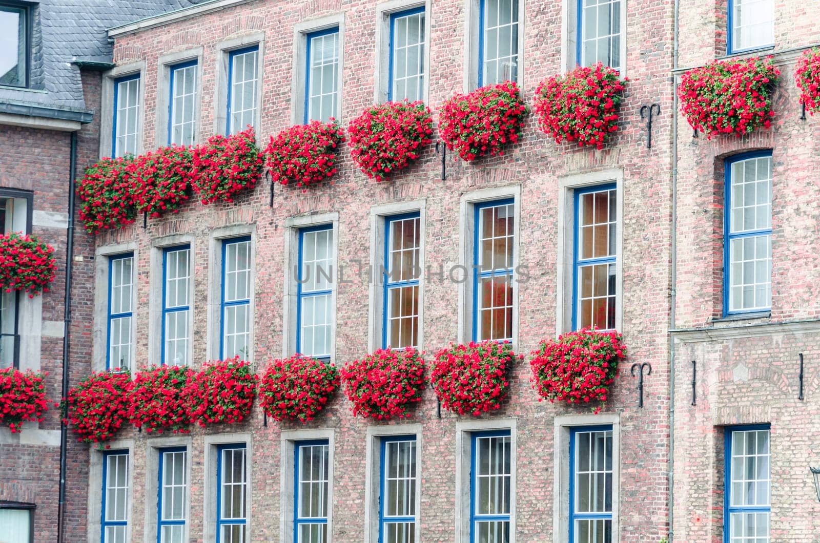 Old historic house facade of the Düsseldorf City Hall with flower boxes at the Jan Wellem monument. Recording in Germany