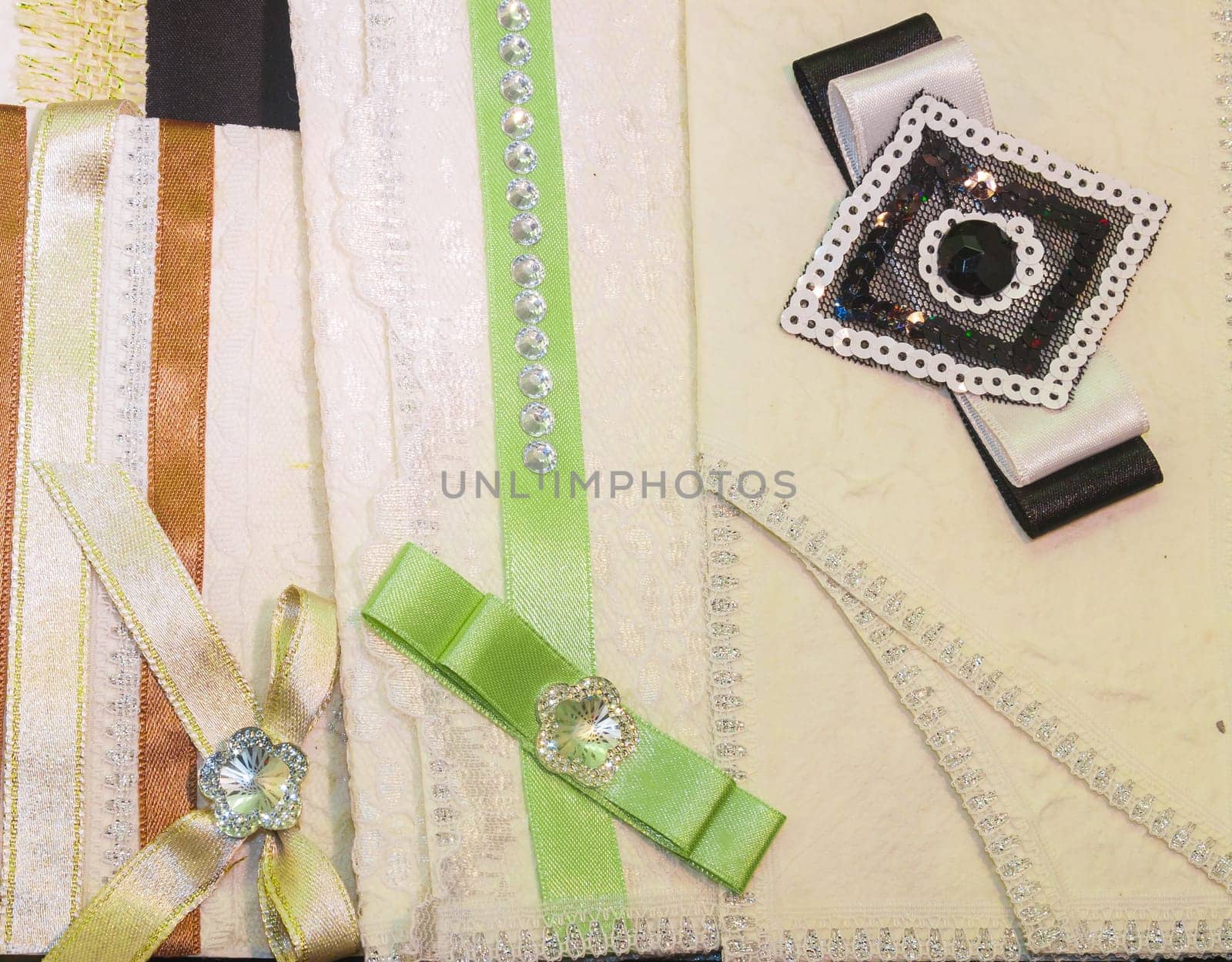 Colored wedding invitations. Pampering for guests