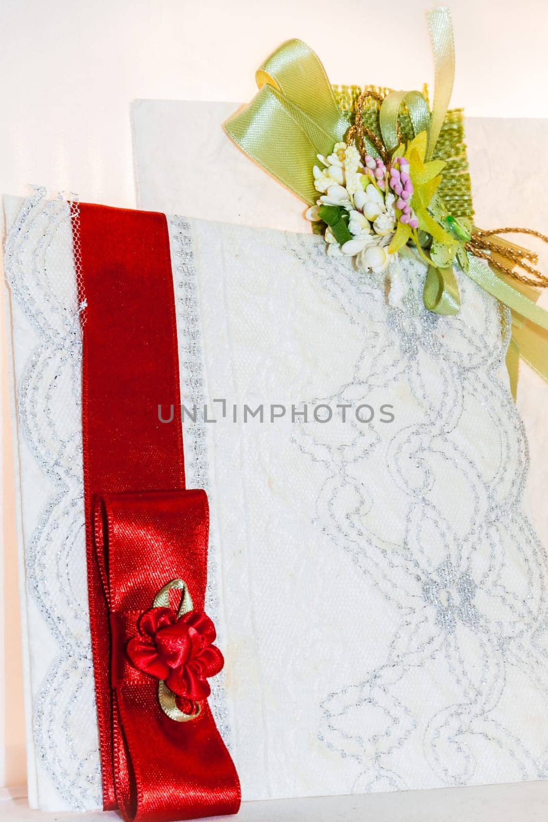 Colored wedding invitations. Pampering for guests