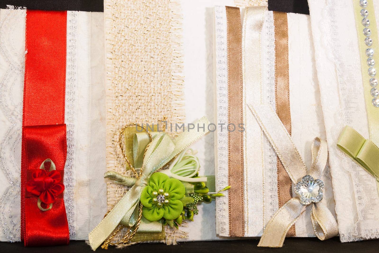 Colored wedding invitations. Pampering for guests