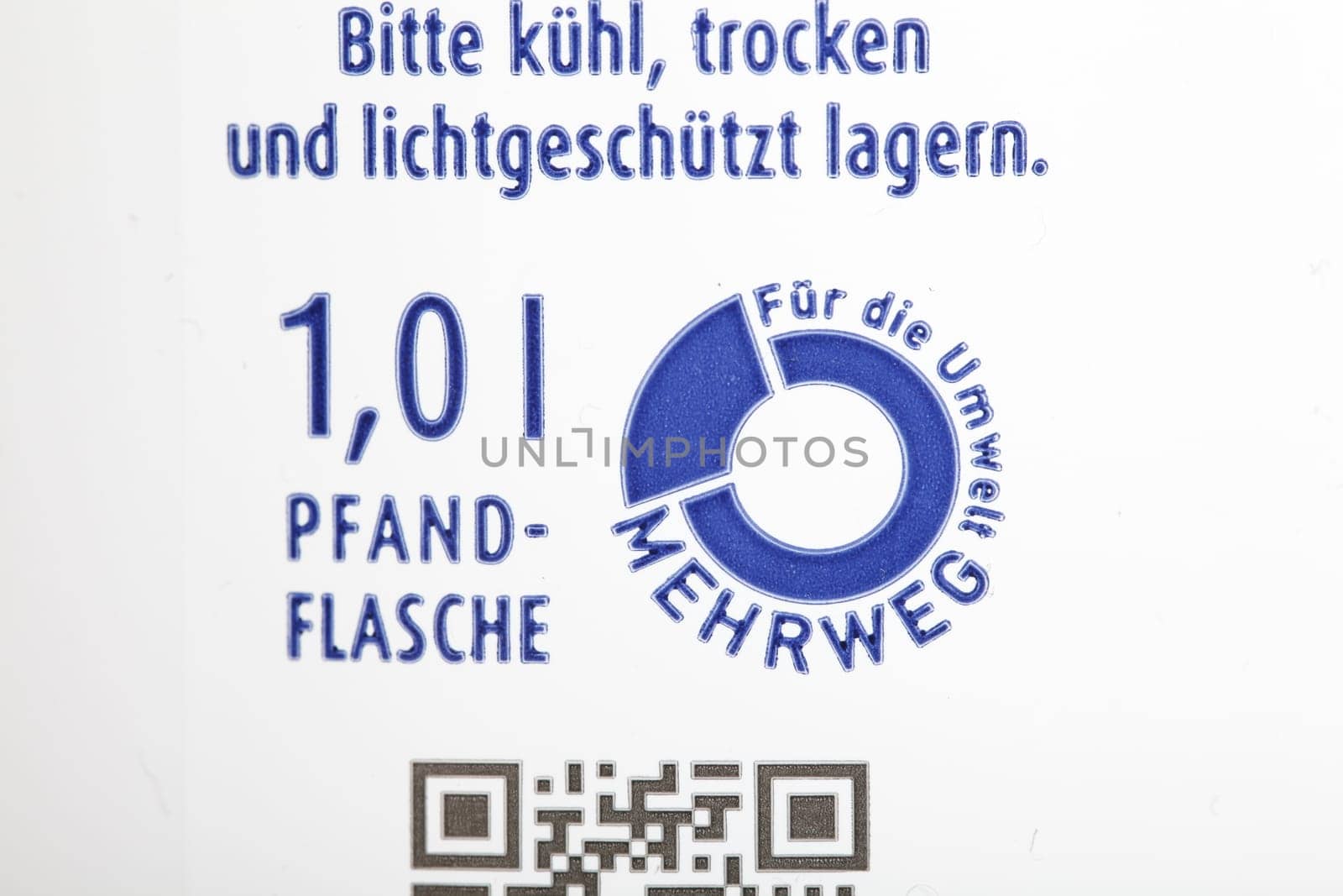 Reusable symbol on Spreequelle water bottle