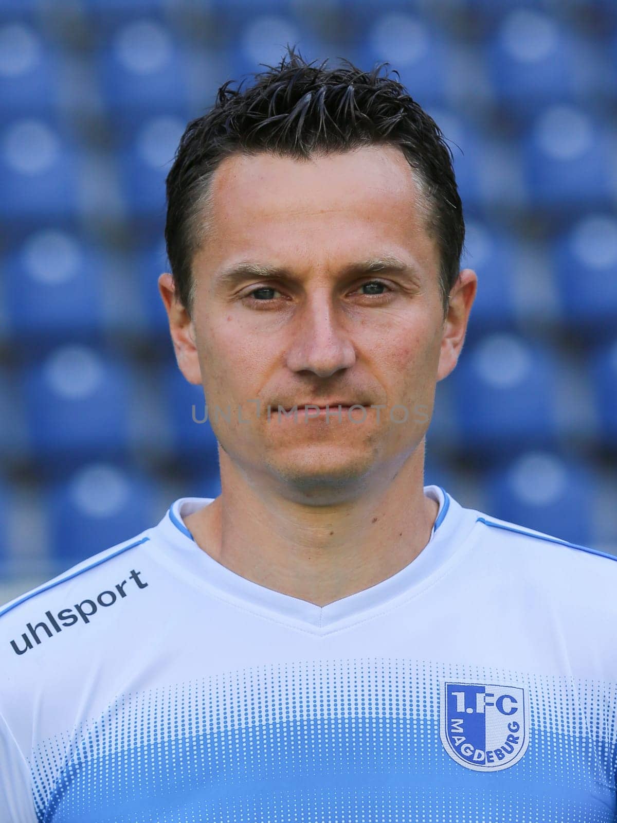 Goalkeeper Jan Glinker in the squad 1. FC Magdeburg - 3. Football League - Squad season 2016/17