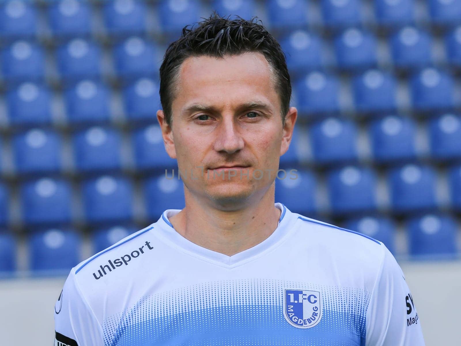 Goalkeeper Jan Glinker in the squad 1. FC Magdeburg - 3. Football League - Squad season 2016/17