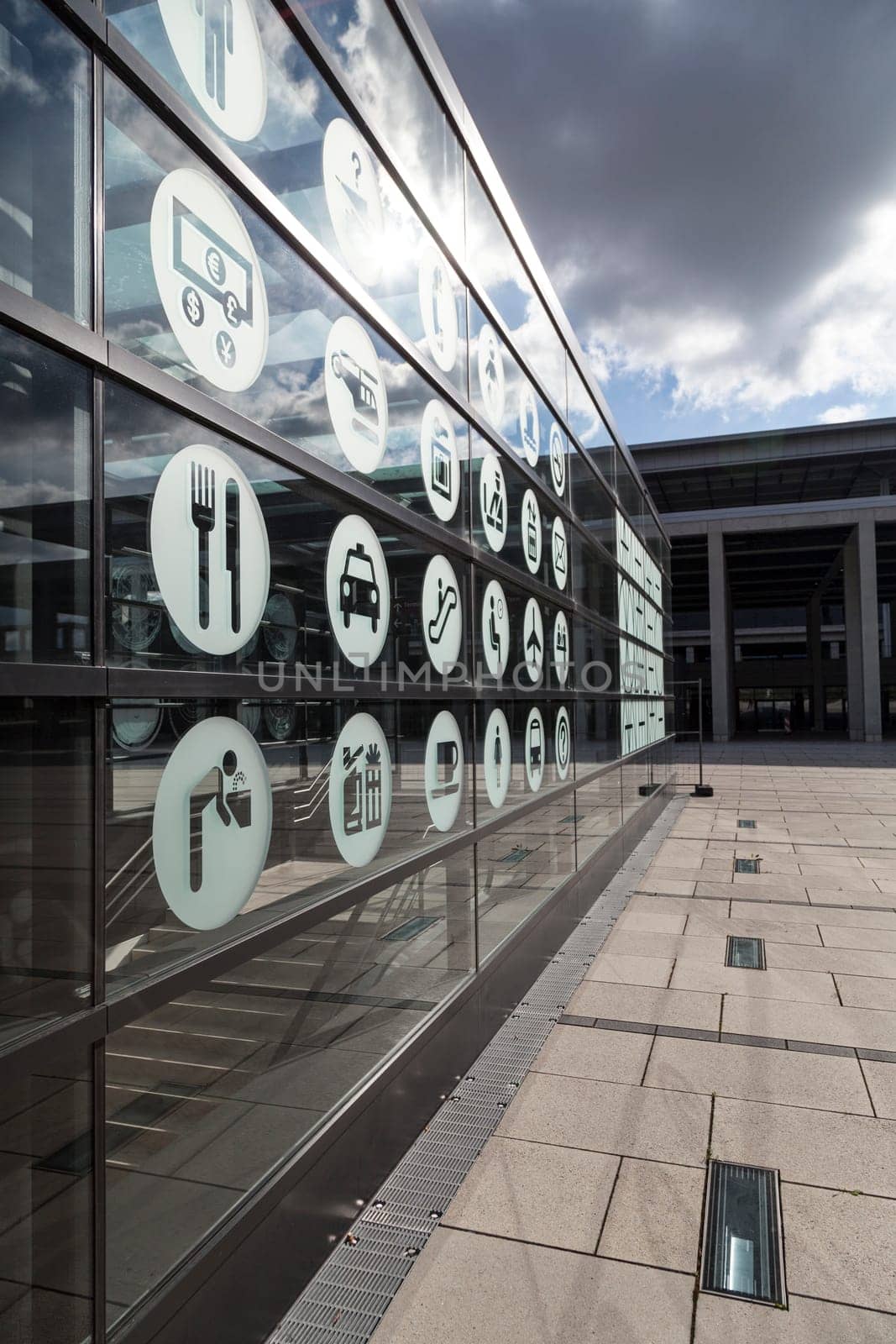 flughafen schoenefeld new building near berlin