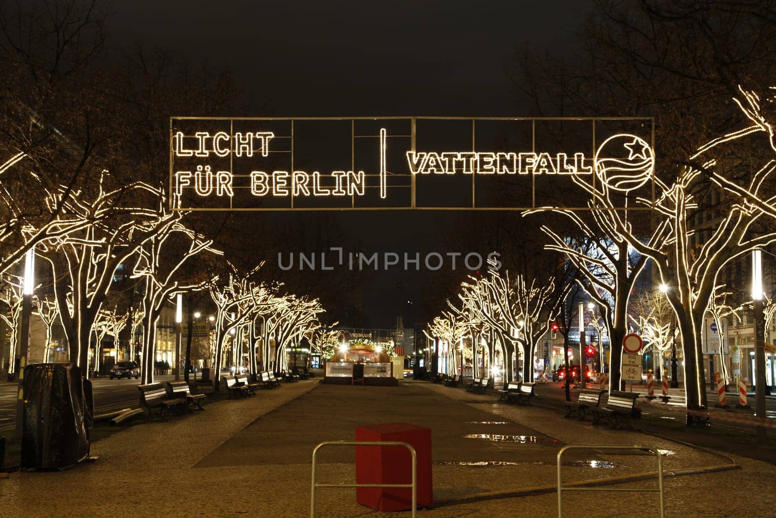 vattenfall advertising for Christmas lights in berlin unter den linden