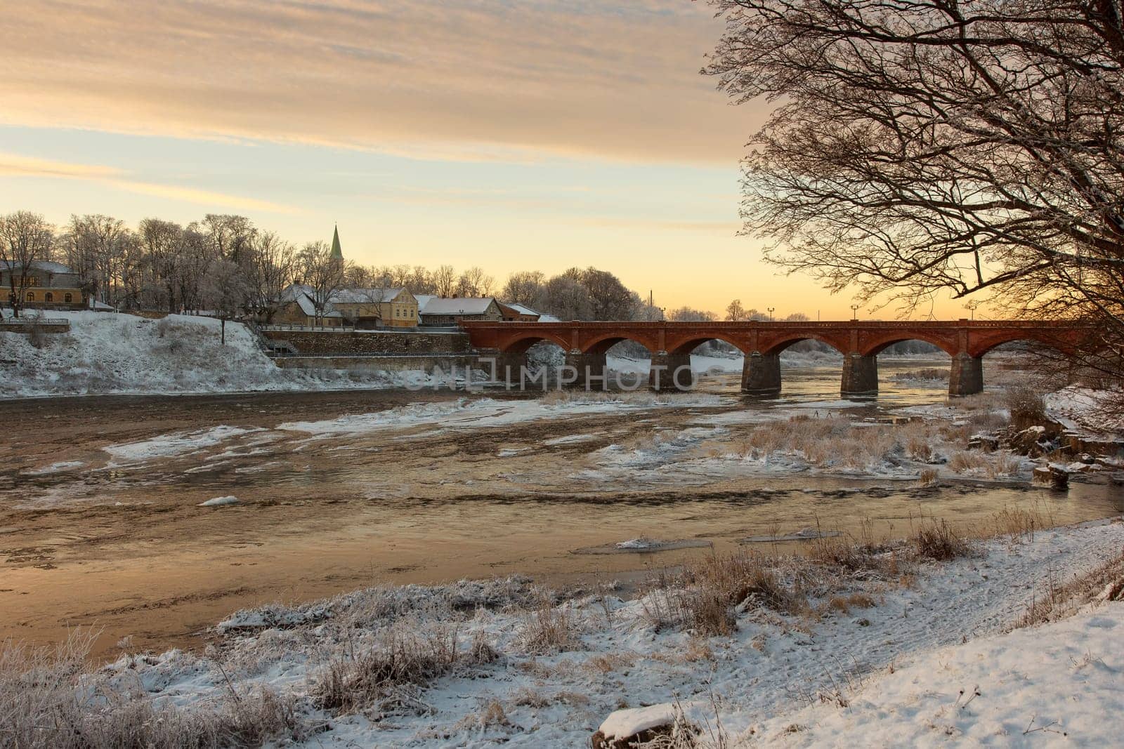 Kuld ga German: Goldingen is a town in western Latvia. The old brick bridge across the Venta was built in 1874 and is the longest bridge of this kind of road bridge in Europe 164 m