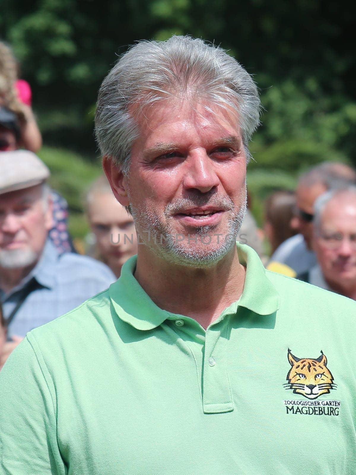 Director ZOO Magdeburg Dr. Kai Perret at the name baptism of white lion babies in the Magdeburg Zoo on 26.7.16