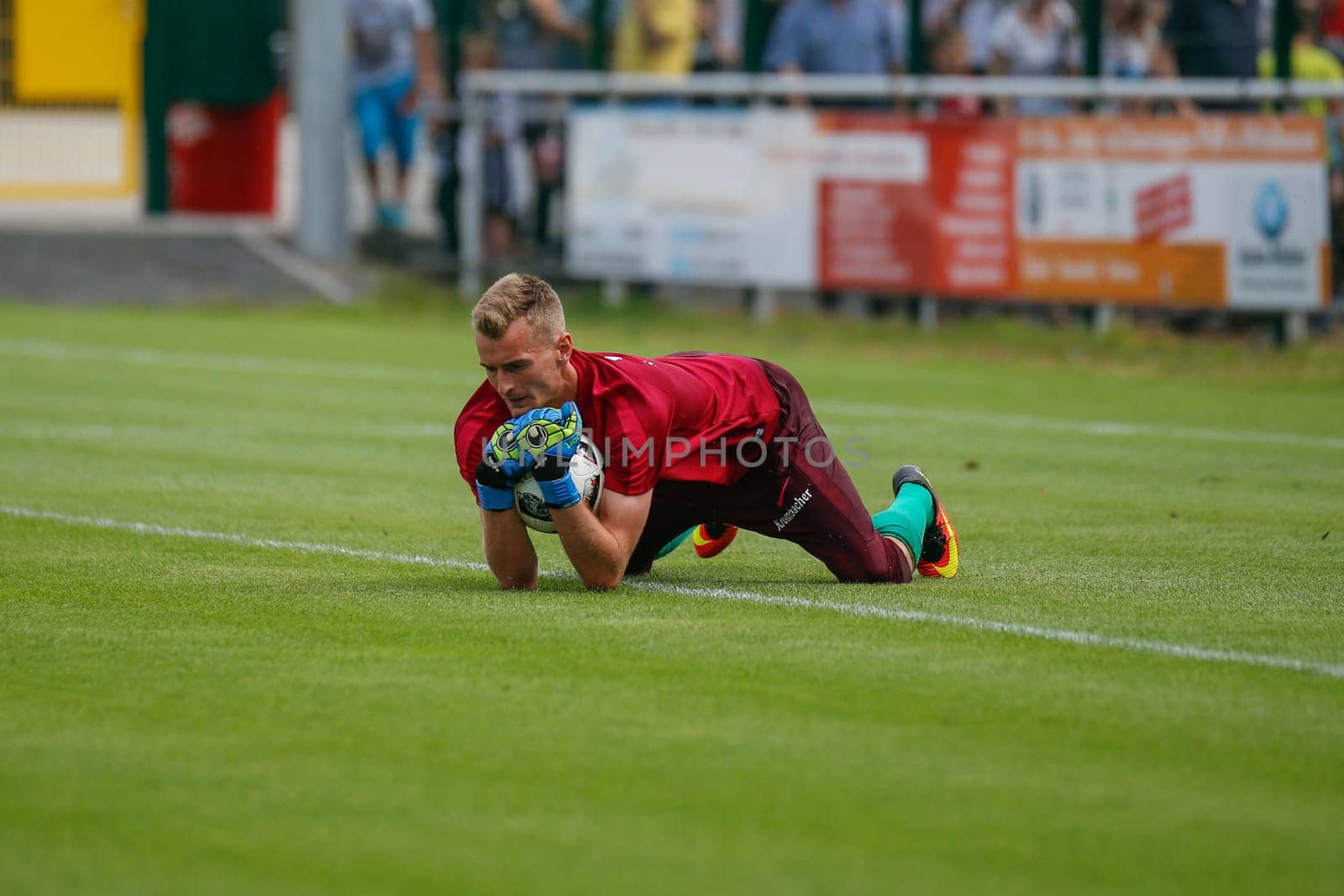 Lukáš Hrádecký (Eintracht Frankfurt) at the warm-up - TSV Steinbach vs. Eintracht Frankfurt on 30.07.2016 (Photo: Fingerhut)