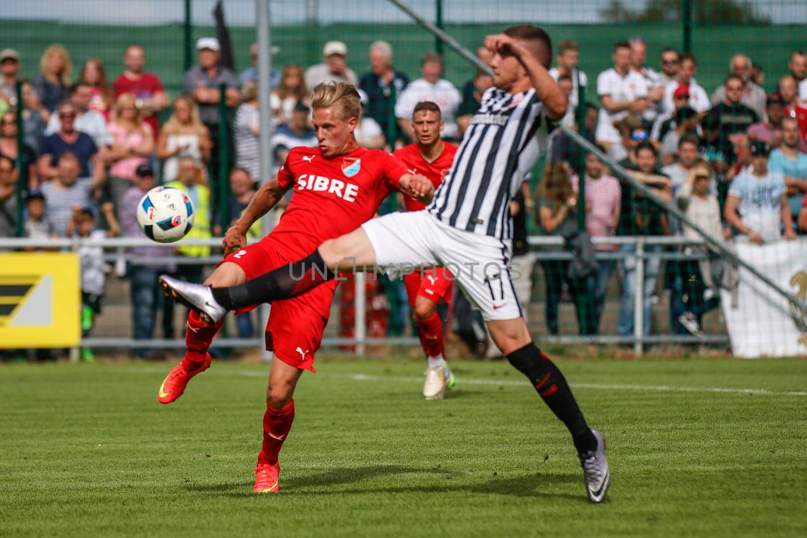 Timo Kunert (TSV Steinbach) and Ante Rebic (Eintracht Frankfurt) - TSV Steinbach vs. Eintracht Frankfurt on 30.07.2016 (Photo: Fingerhut)