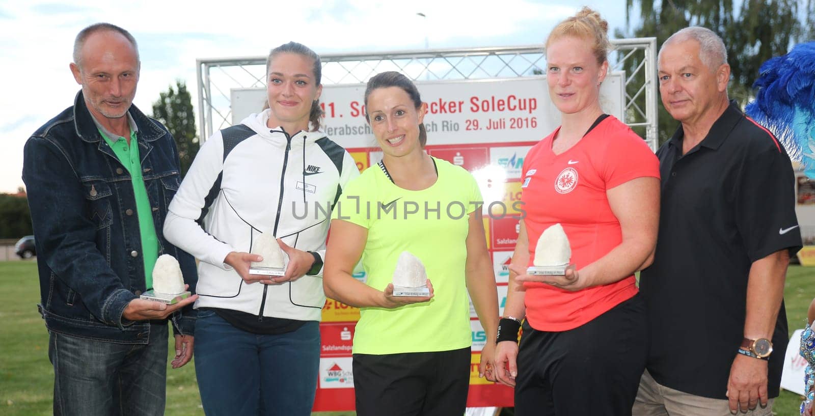 DLV German women's hammer thrower team with coach for the 2016 Olympics in Rio at the Schönebecker SoleCup 2016 in Schönebeck/Elbe