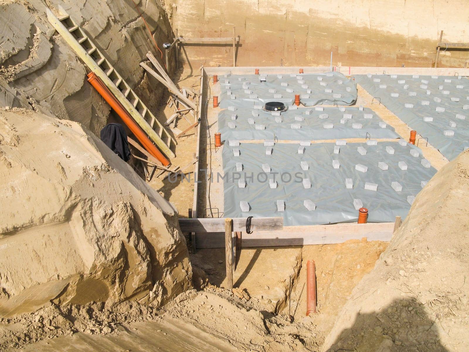 Preparation of concrete foundation slab in a excavation pit for a single-family house,cutout