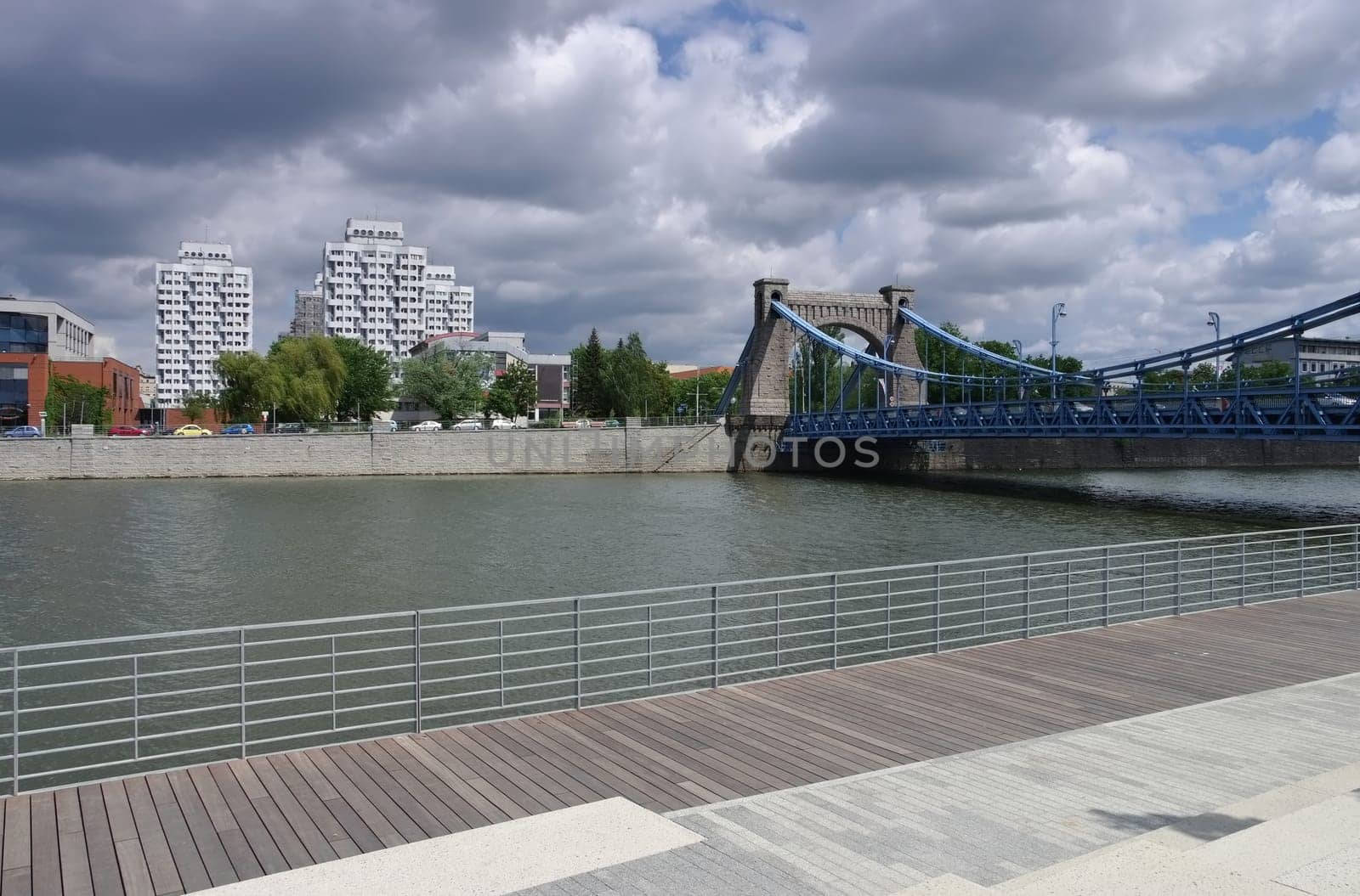 Breslau Grunwald bridge over the Oder - Breslau Grunwaldzki Bridge and river Oder