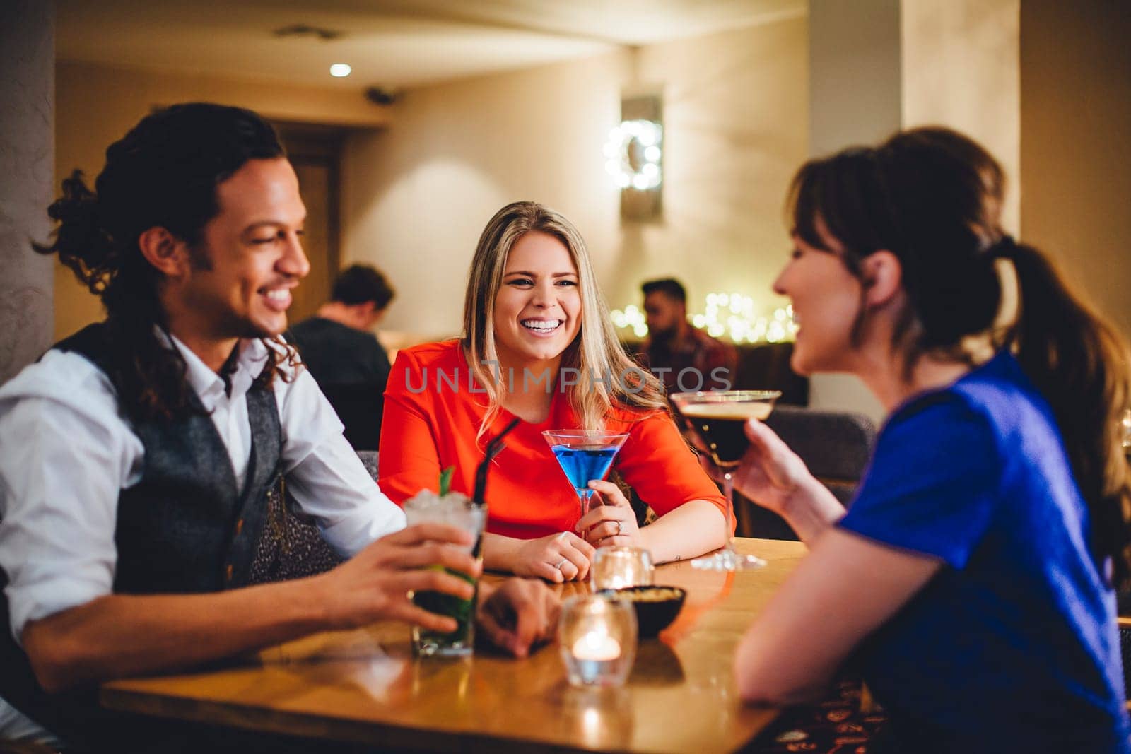 Group of friends enjoying cocktails in a restaurant.