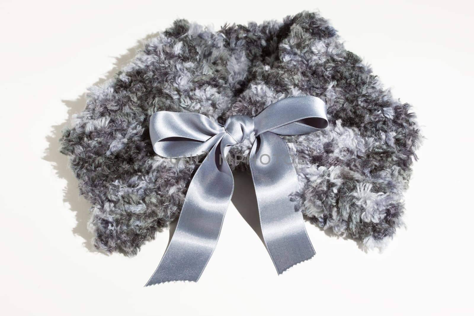 Men or women fshionable accesory handmade of wool