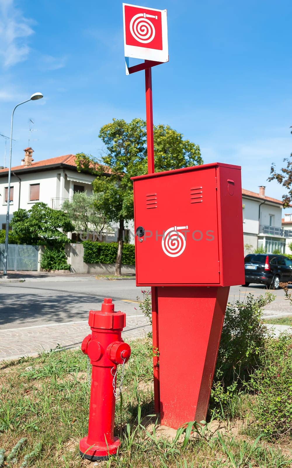 Fire hydrant and container for the fire hose, and fire station signal