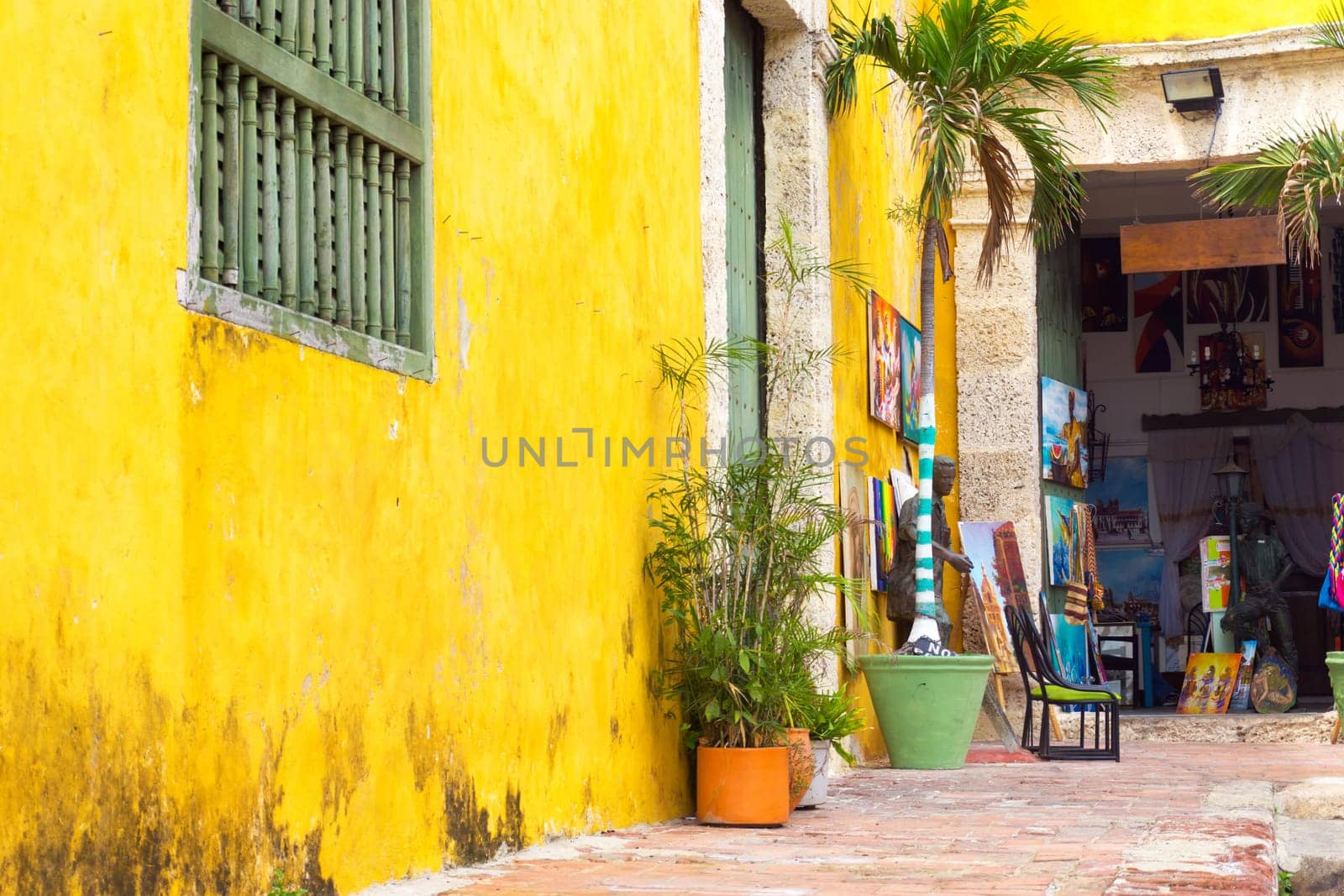 CARTAGENA, COLOMBIA - MAY 24: View of an art store in a historic colonial building in Cartagena, Colombia on May 24, 2016
