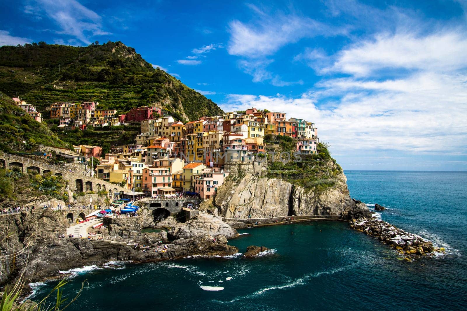 Picturesque Manarola fishing village, Cinque Terre, Linguria Italy