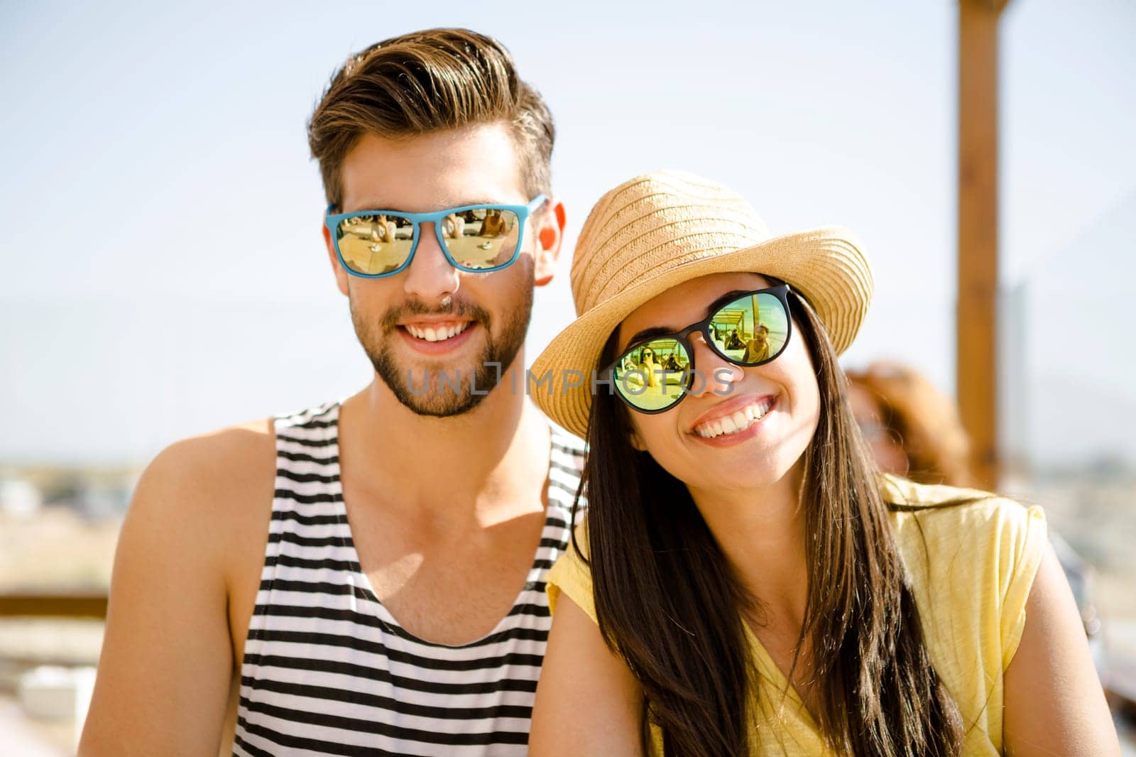 Fiends having a great time together at the beach bar