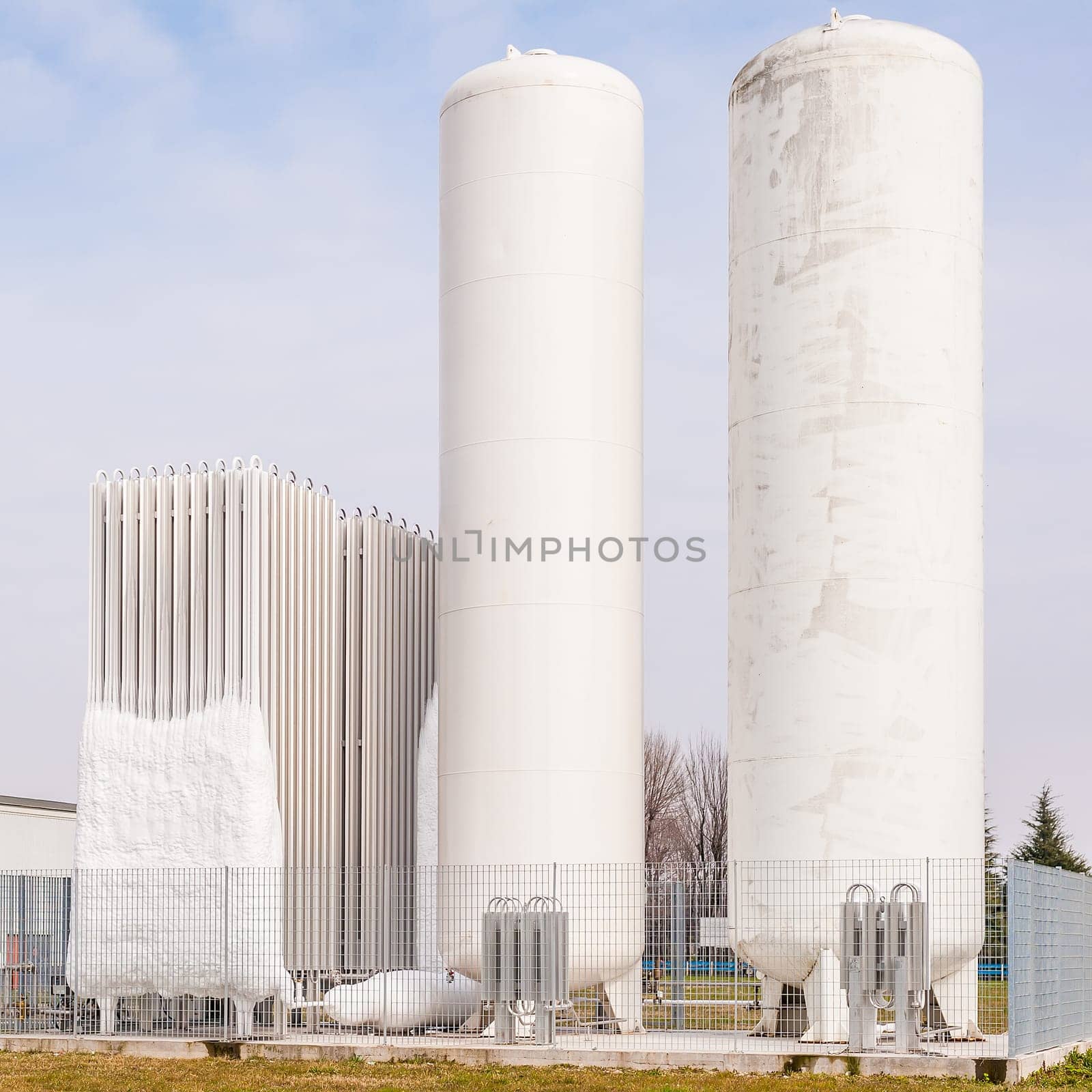 Liquid oxygen plant, tanks and heat exchange coils