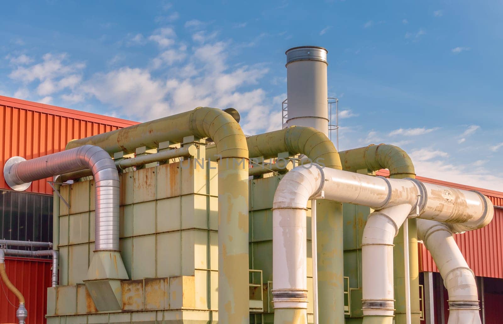 System of filtration of a factory with collection bins in hermetically closed